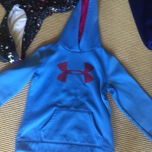 Girls under armor sweatshirt. Gently used